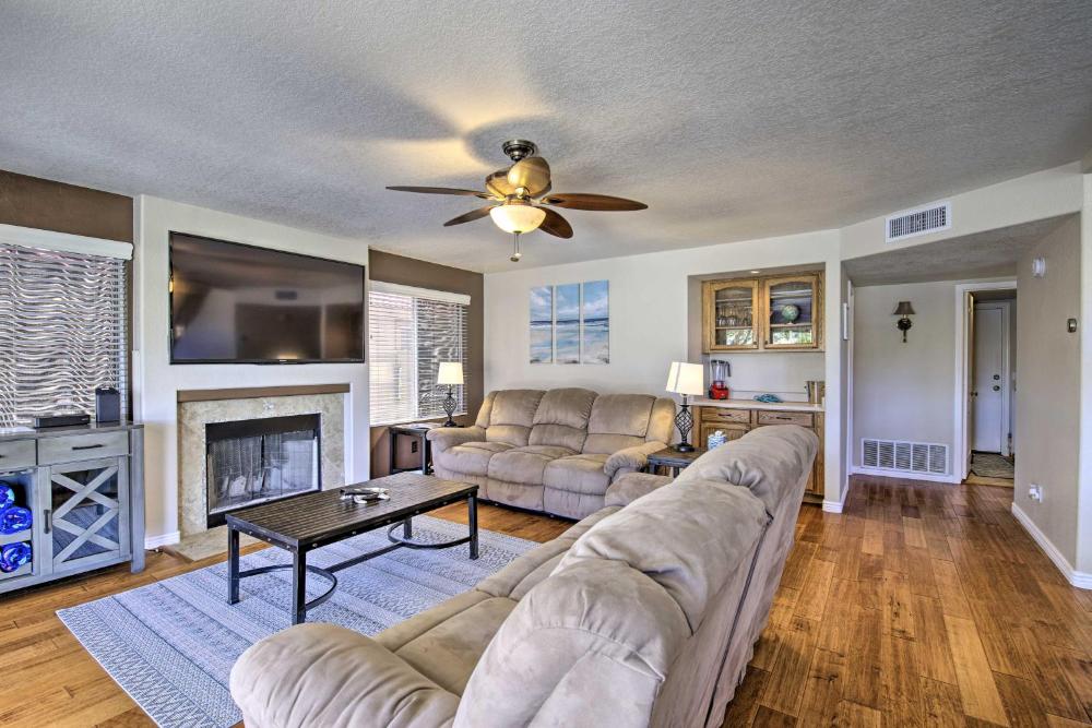 Boat Dock, Game Room! Lakefront Glendale Getaway